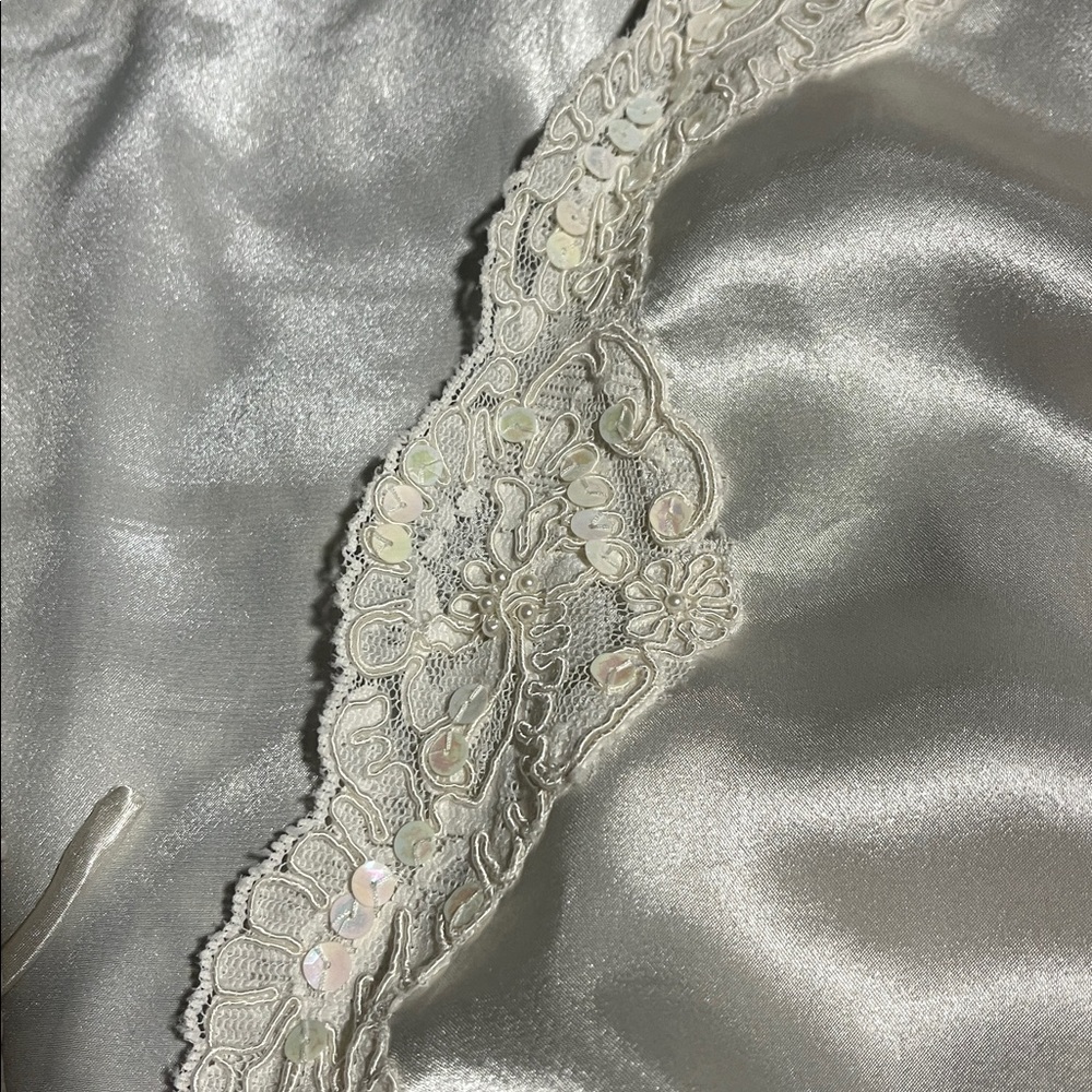 Vintage Victoria's Secret Cream bridal Satin Robe with Lace and sequin detail OS - Picture 4 of 5